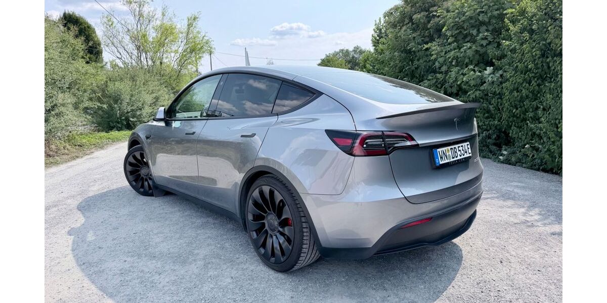 Tesla Model Y 34.726 km 41.200 &euro; Fellbach 70734